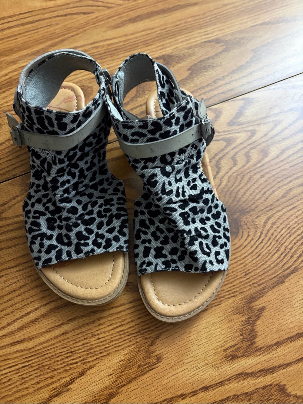 Wedge Sandal in Black & Grey Leopard Print